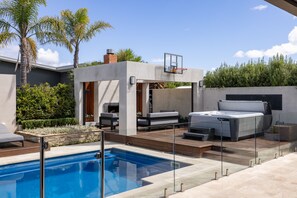 Outdoor pool, a heated pool - Cowes - Modern 5 Bedroom house with solar heated swimming pool, spa & sauna  (Cowes)