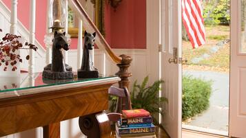 Pintu masuk interior