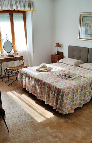 2 bedrooms, iron/ironing board, travel crib, free WiFi