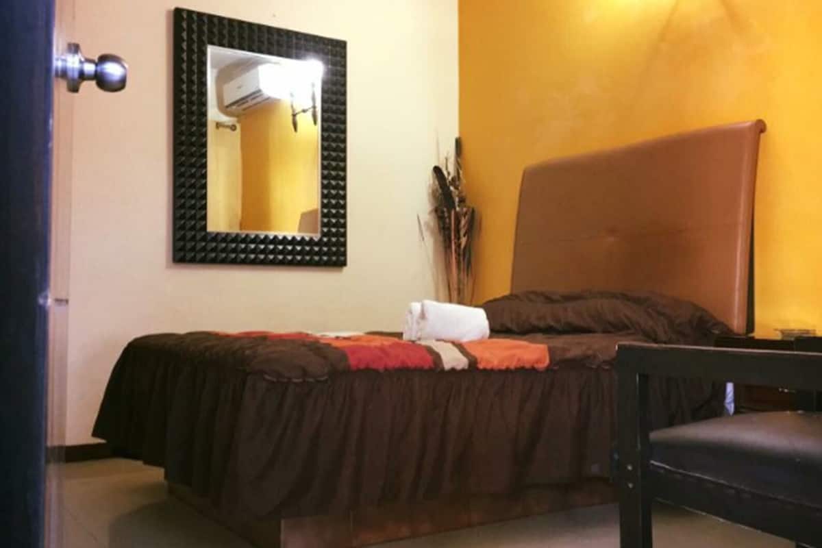 Habitación básica doble | Escritorio, wifi gratis, ropa de cama y acceso para silla de ruedas