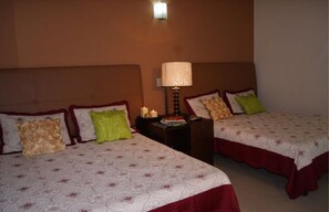 City Triple Room | Desk, free WiFi, bed sheets, wheelchair access - Hotel La Jolla (Culiacán)
