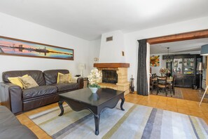 Smart TV, fireplace, video games, DVD player