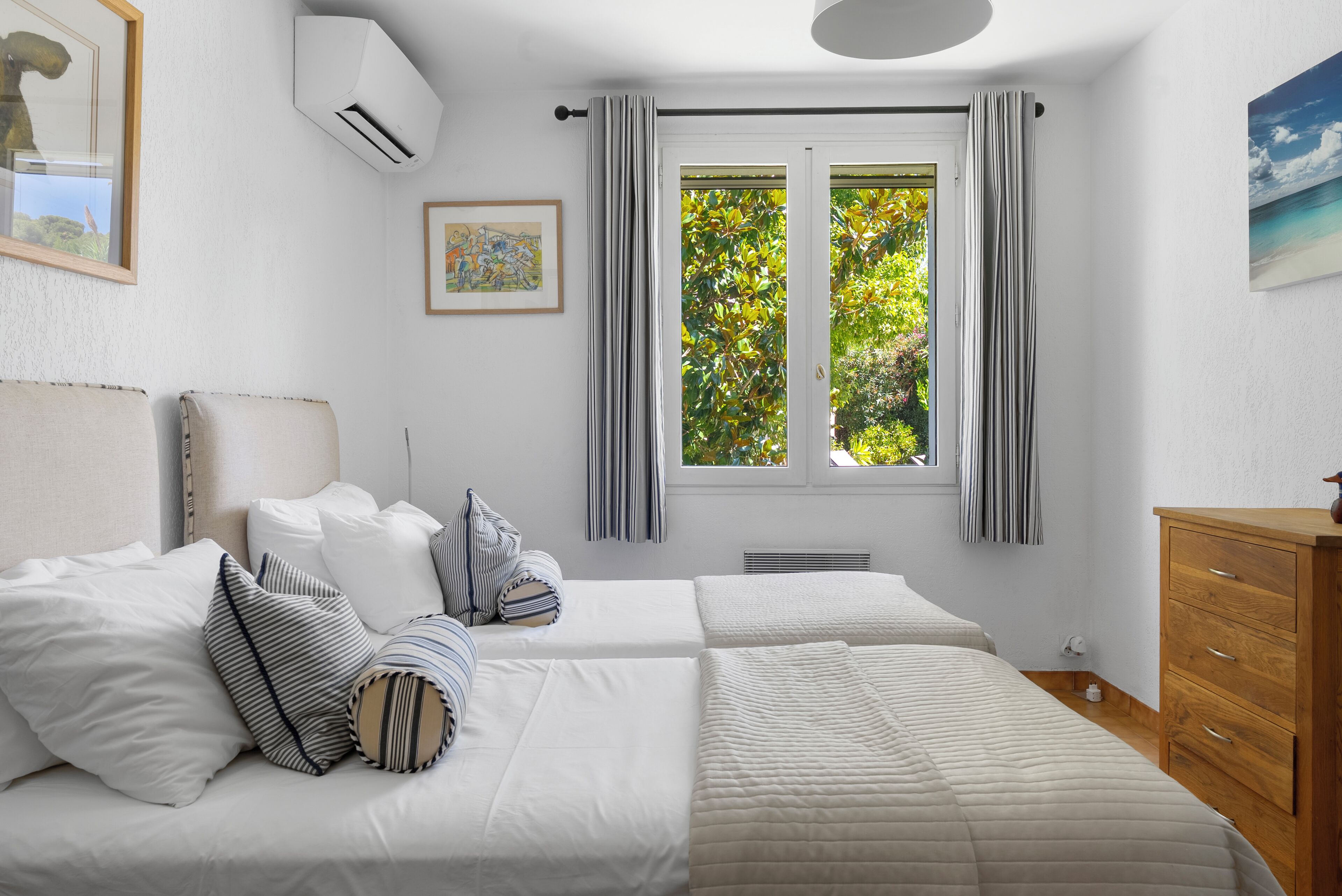 3 Schlafzimmer, Zimmersafe, Schreibtisch, Bügeleisen/Bügelbrett