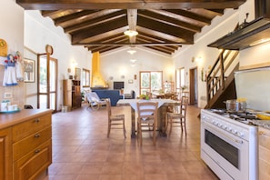 Fridge, microwave, oven, stovetop - Splendid independent Villa surrounded by Sardinian nature (Putifigari)