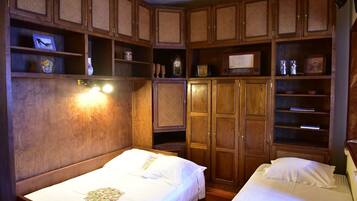 3 slaapkamers, een strijkplank/strijkijzer, gratis wifi, beddengoed