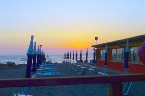 Solsenger og strandhåndklær