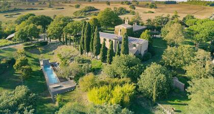 Private VILLA - ex Kloster - Pool - Ruhe - Panorama - Garten - Barbecues - Sauna