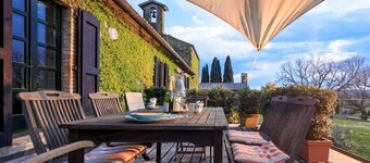 GRAN apartamento / aplicación / casa de campo con parque: DESCANSO + piscina + sauna + gimnasio + terraza en la azotea + barbacoa + animales
