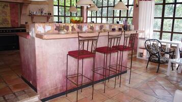 Bar (en el alojamiento)