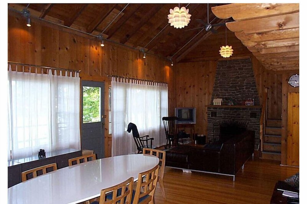 Lakefront Cottage - Incredible summer vacation