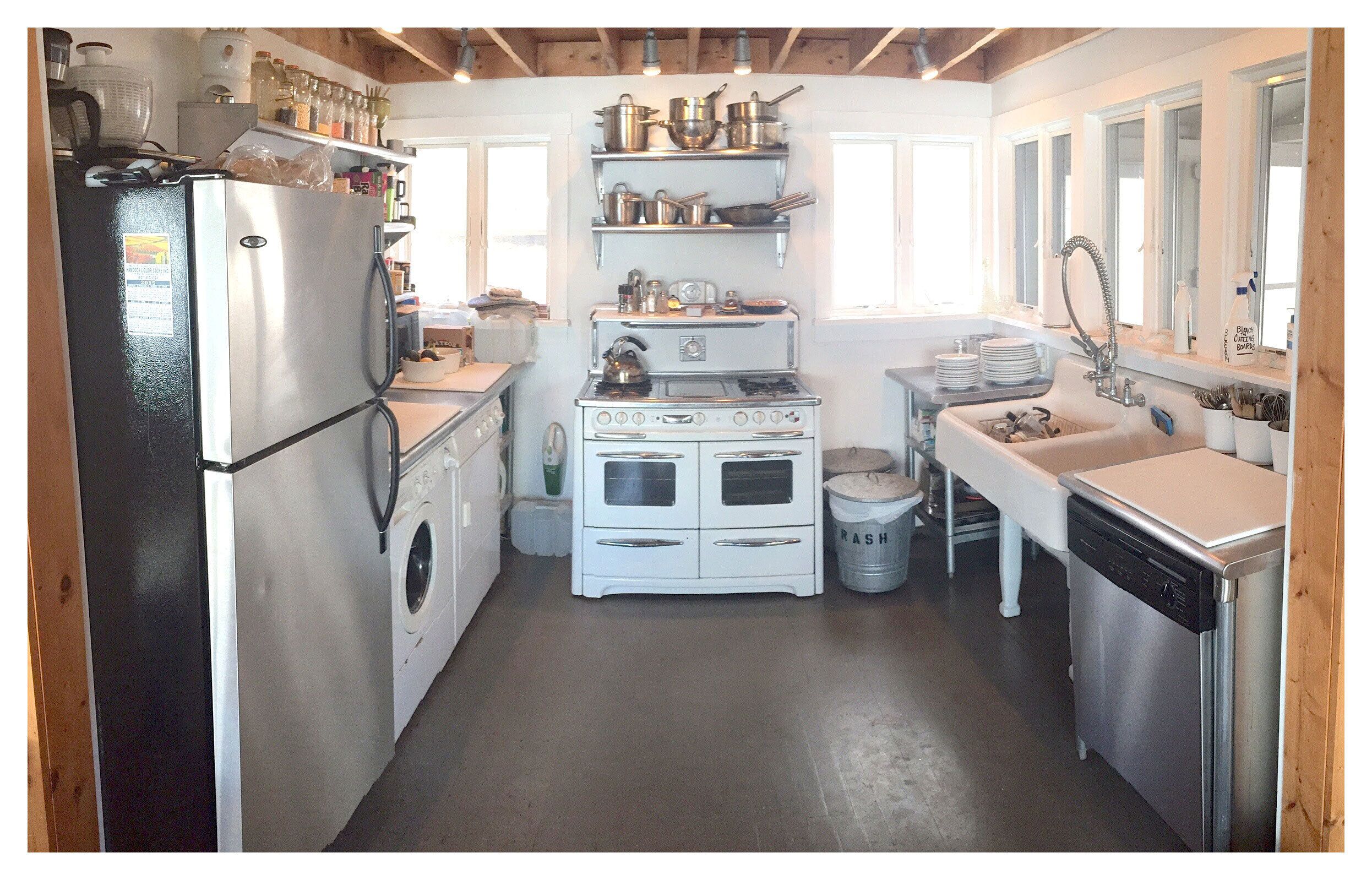 Lakefront Cottage - Incredible summer vacation