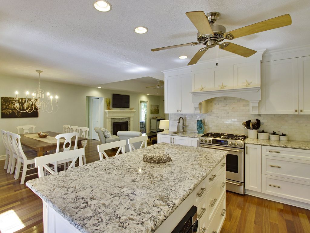 Perfect cottage in popular Inlet Cove!