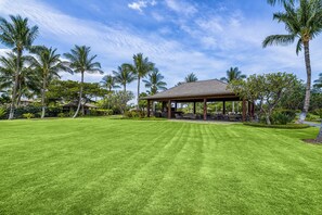 Property grounds - KaMilo Villa★ Heated Pool ★Golf Course Views ★ Beach Club Access (Kamuela)