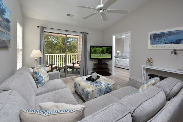 Smart TV, reproductor de DVD, libros y videoteca