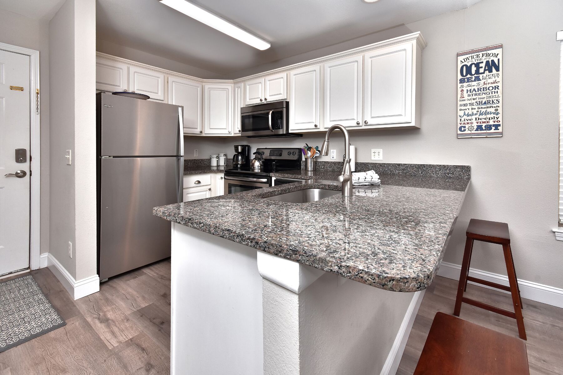 Professionally Cleaned - Amazing Golf & Lake View in True Blue