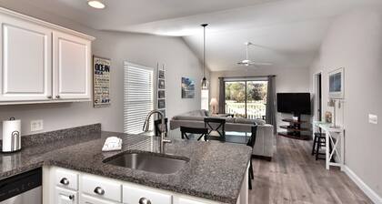 Amazing Golf & Lake View in True Blue -Professionally Cleaned