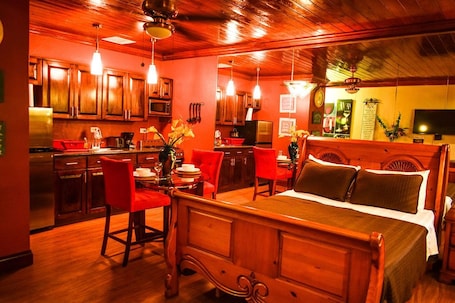 Deluxe Studio, 1 Queen Bed, Kitchen | Iron/ironing board, free WiFi. Brownstone Sea Beach