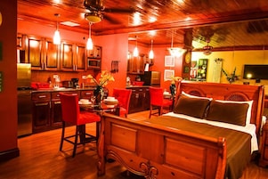 Deluxe Studio, 1 Queen Bed, Kitchen | Iron/ironing board, free WiFi