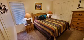 3 chambres, fer et planche à repasser, Wi-Fi gratuit, draps fournis