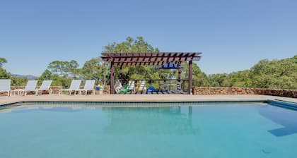 Cottage in the Oaks with Pool