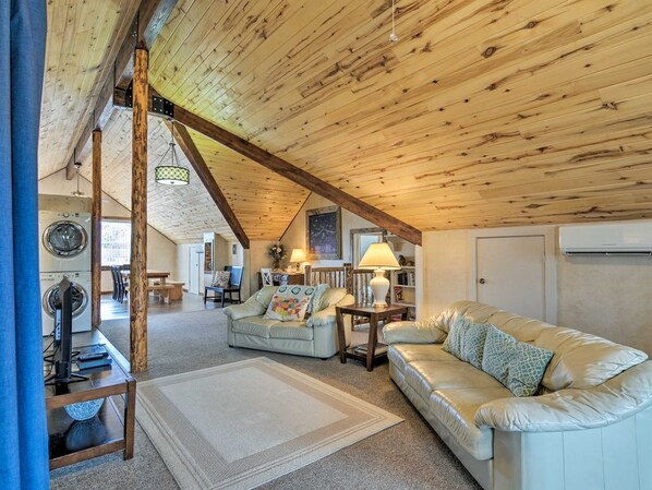 Smart-TV, DVD-spiller og bøker