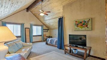 2 quartos, escrivaninha, ferros/tábuas de passar roupa, berço de viagem