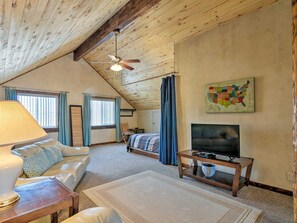 2 Schlafzimmer, Schreibtisch, Bügeleisen/Bügelbrett, Reisekinderbett