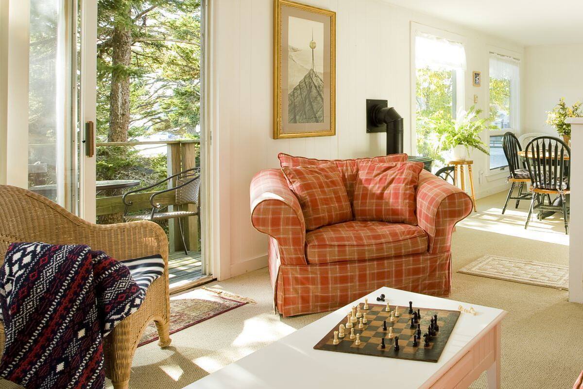 Suite (Topside) | Living area