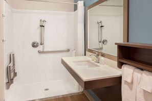 Desk, blackout curtains, iron/ironing board, free WiFi - WoodSpring Suites Washington DC East Arena Drive (Hyattsville)