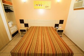 Apartamento familiar, 1 habitación, vistas al jardín | 1 dormitorio, escritorio, wifi gratis