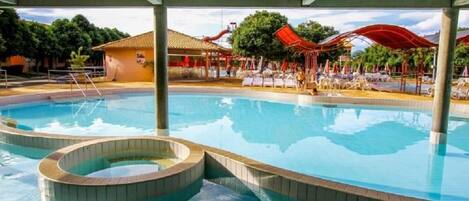 Piscine couverte, 5 piscines extérieures