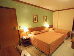 1 chambre, minibar, coffres-forts dans les chambres, bureau