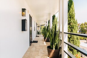 Exterior - Laguna Cove Hotel (Laguna Beach)