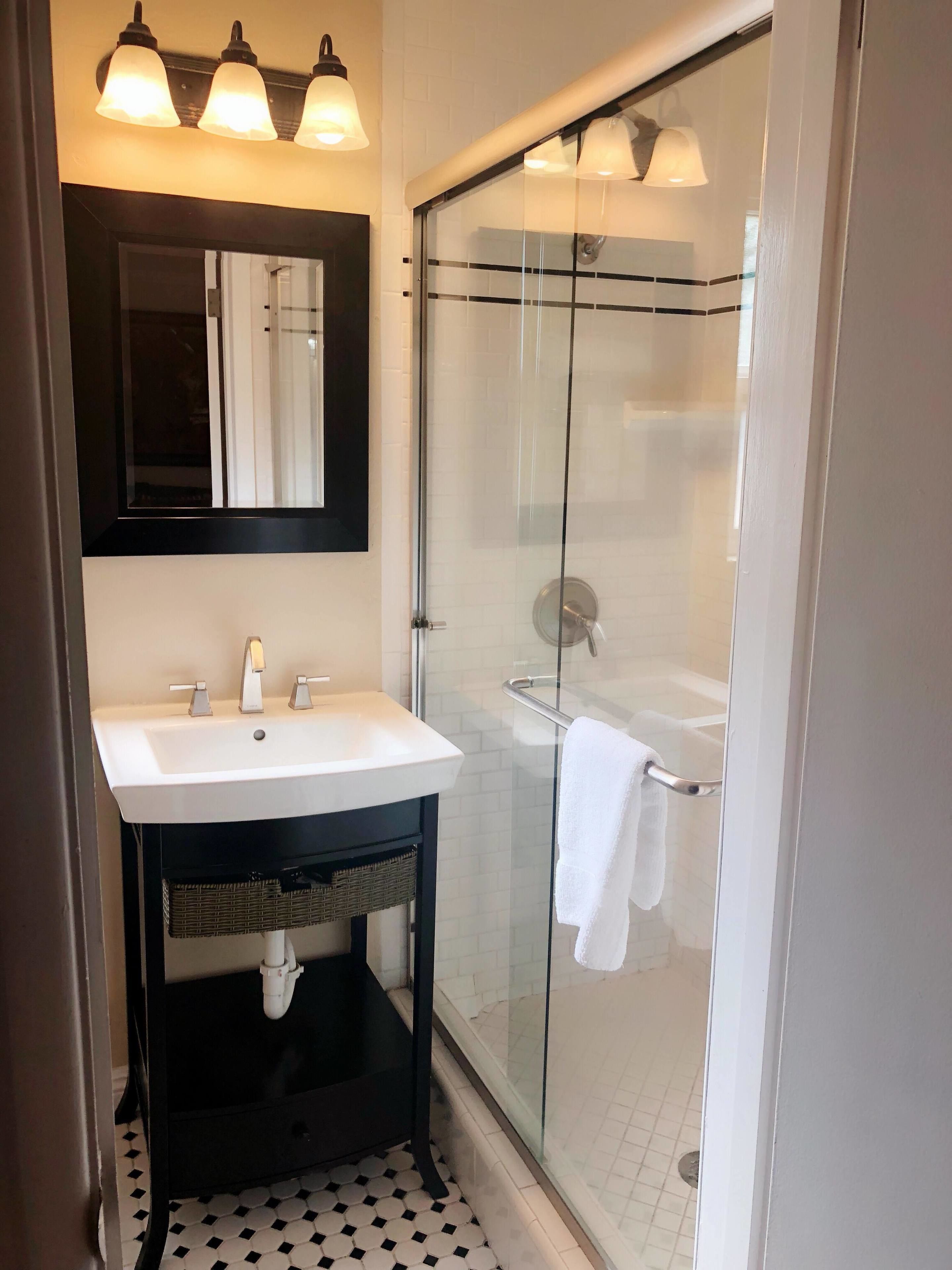 junior suite, 1 king bed, balcony | bathroom | shower, hydromassage showerhead, free toiletries, hair dryer