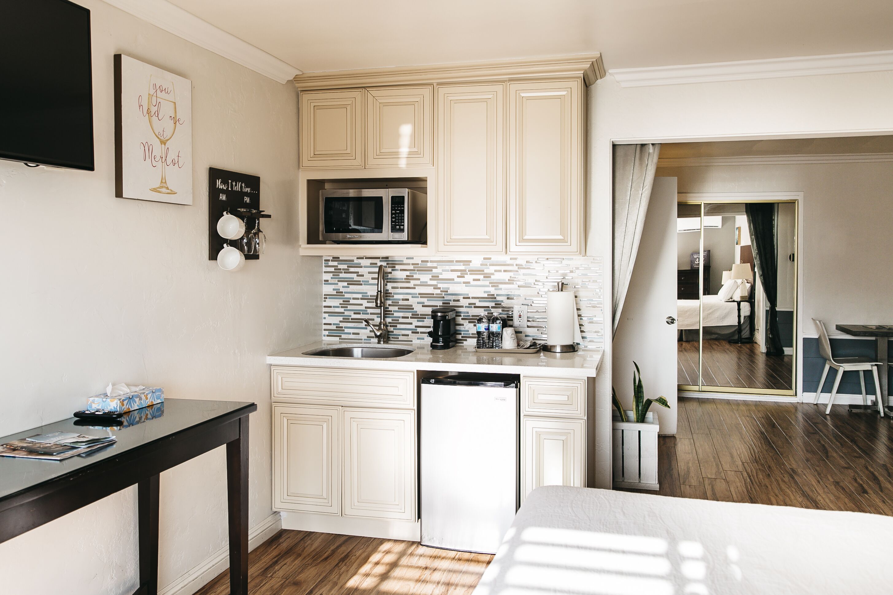 junior suite, 1 king bed, balcony | private kitchen | mini-fridge, microwave, coffee/tea maker, toaster
