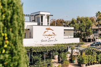 Seaside Laguna Inn & Suites Hotel