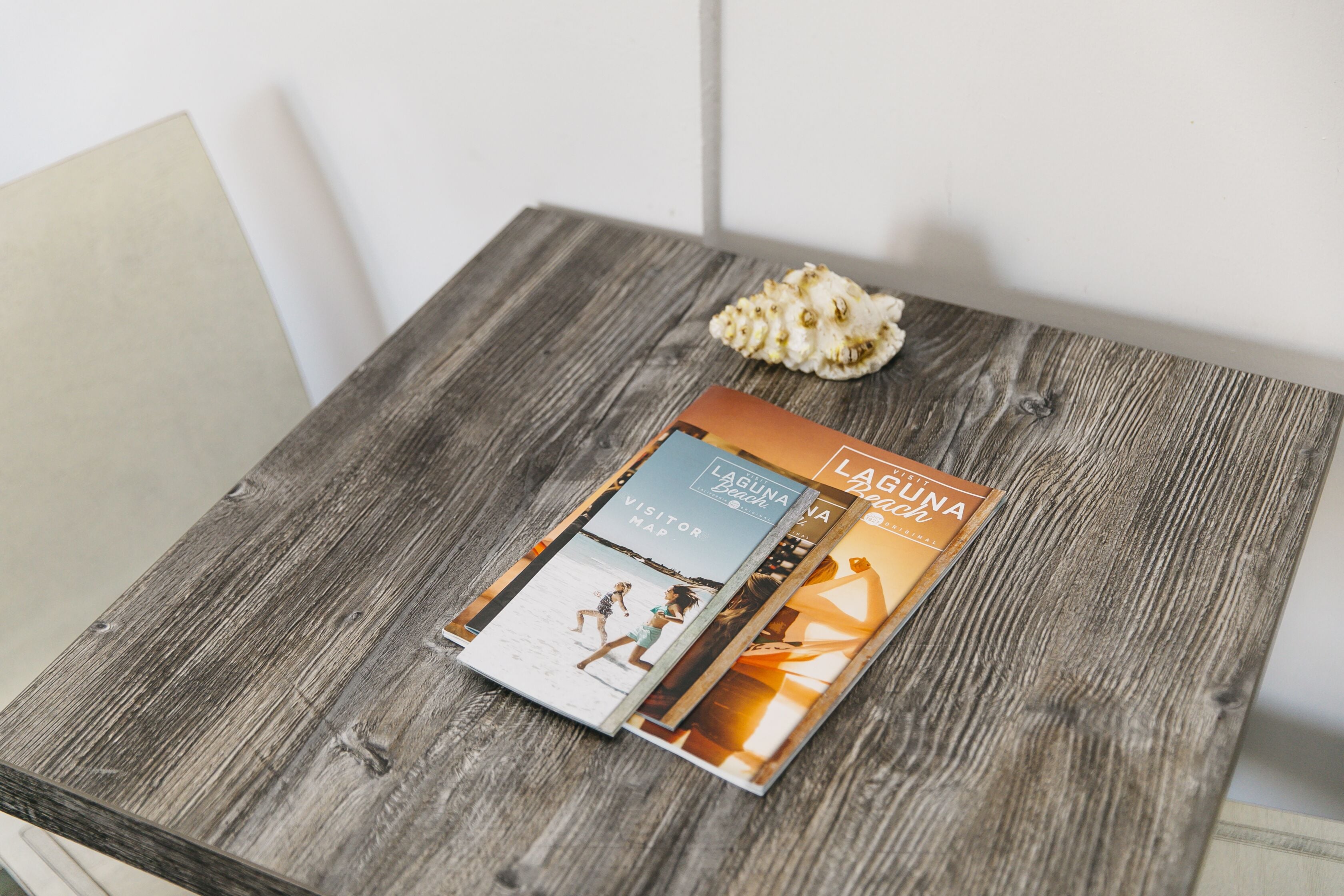 standard room, 1 king bed | living room | flat-screen tv