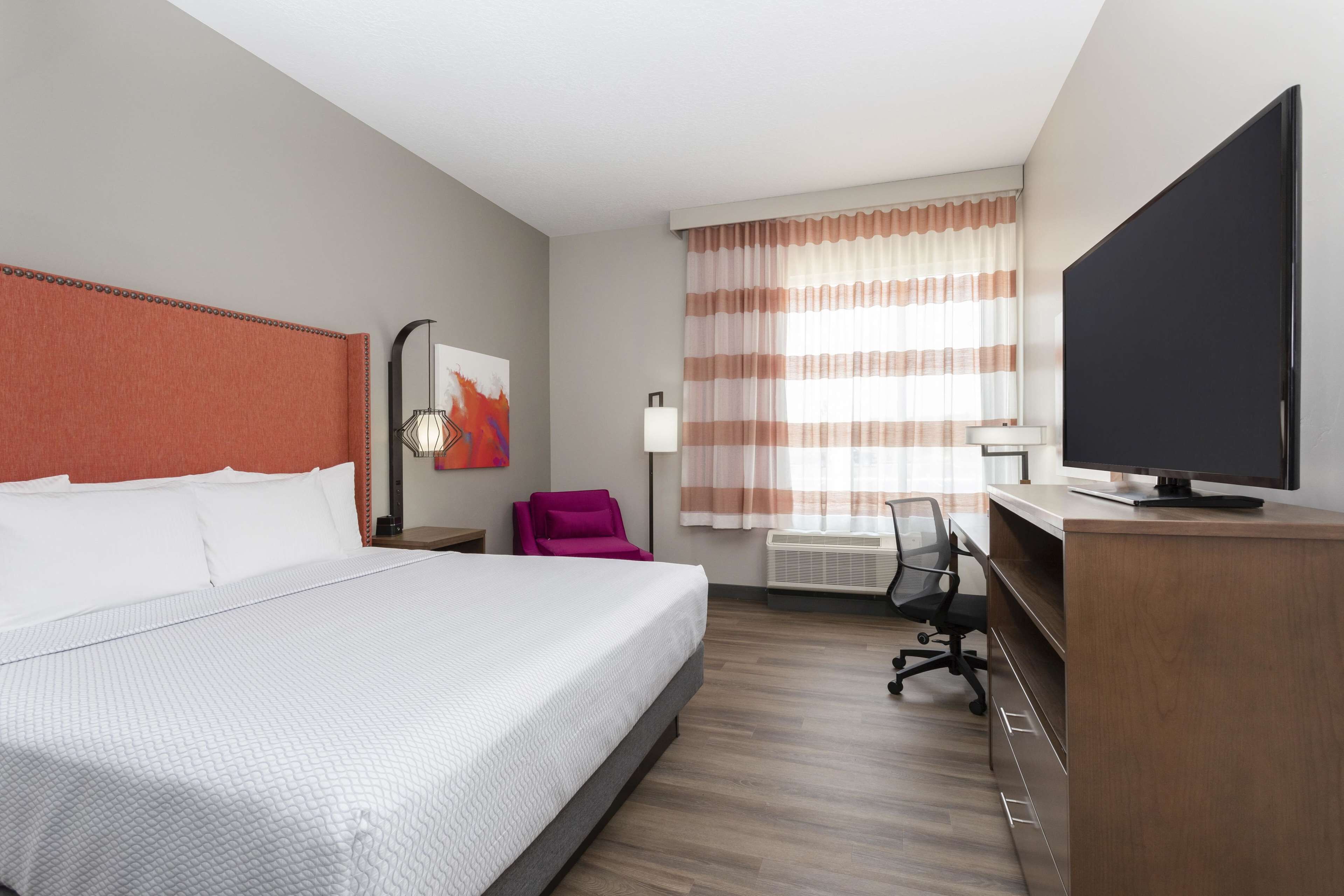 room, 1 king bed, non smoking | pillow-top beds, desk, iron/ironing board, free cots/infant beds