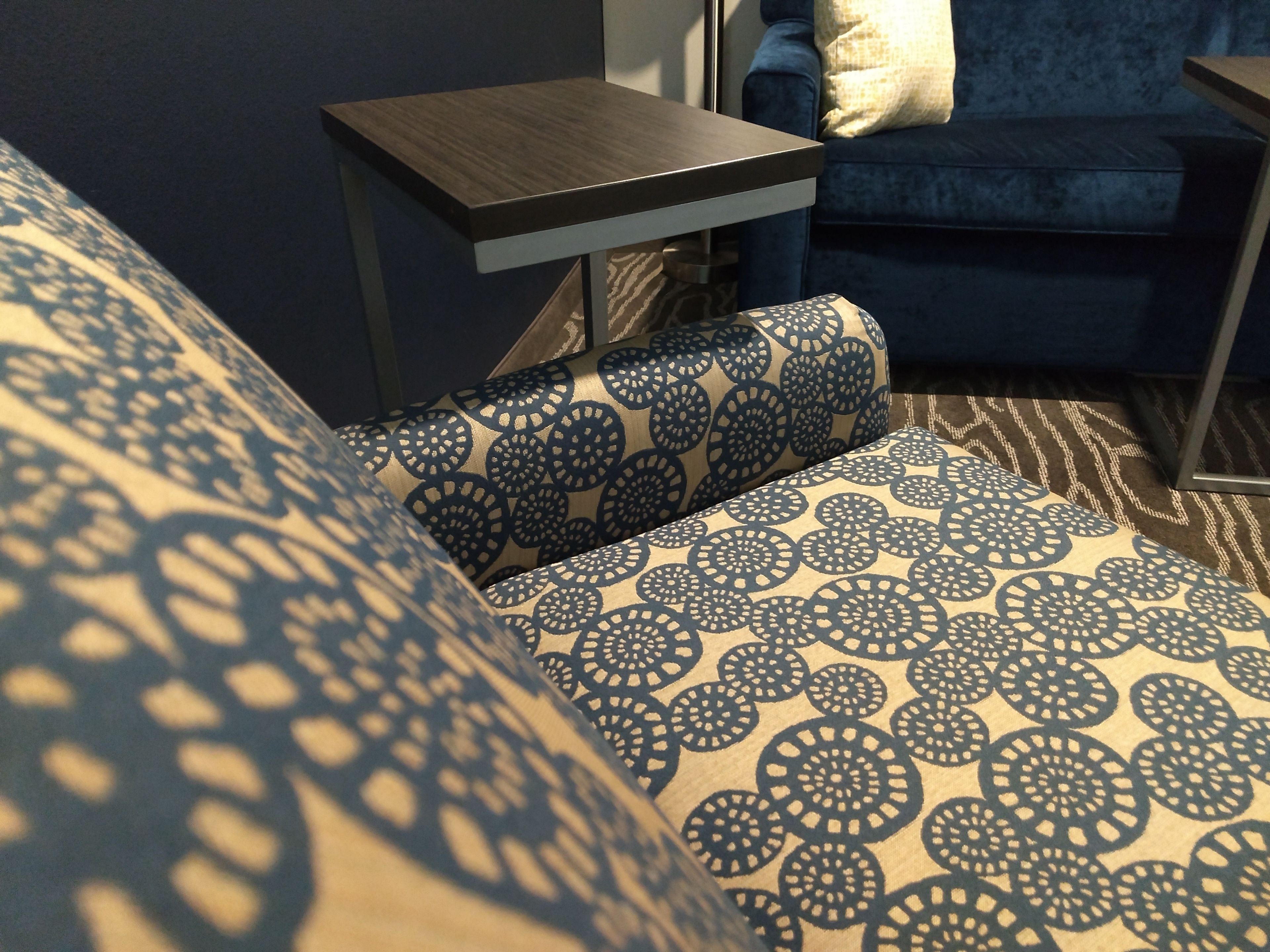 executive room, 1 king bed, non smoking | living area | 42-inch lcd tv with cable channels, tv