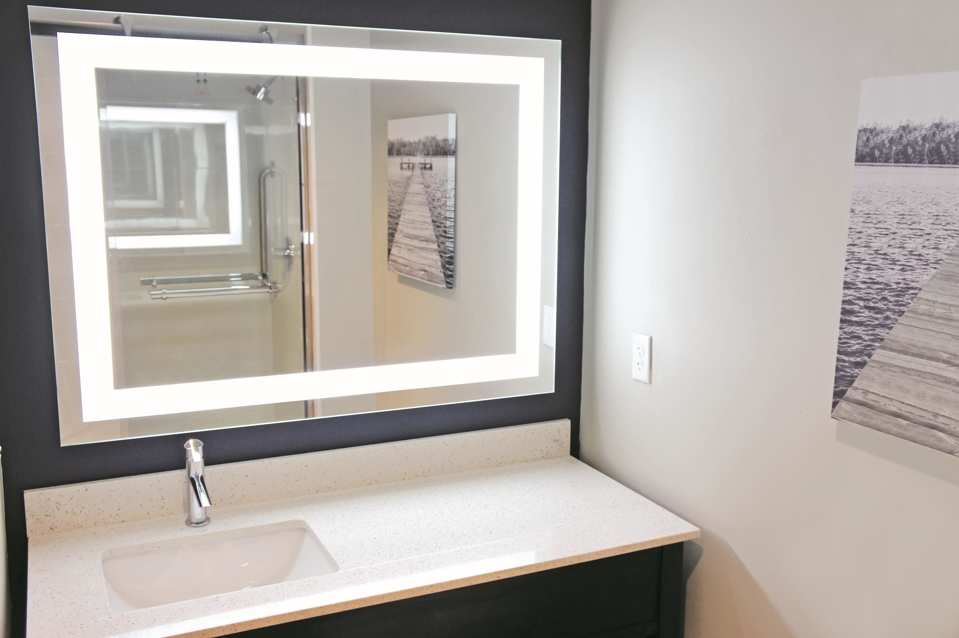 combined shower/bathtub, free toiletries, hair dryer, towels