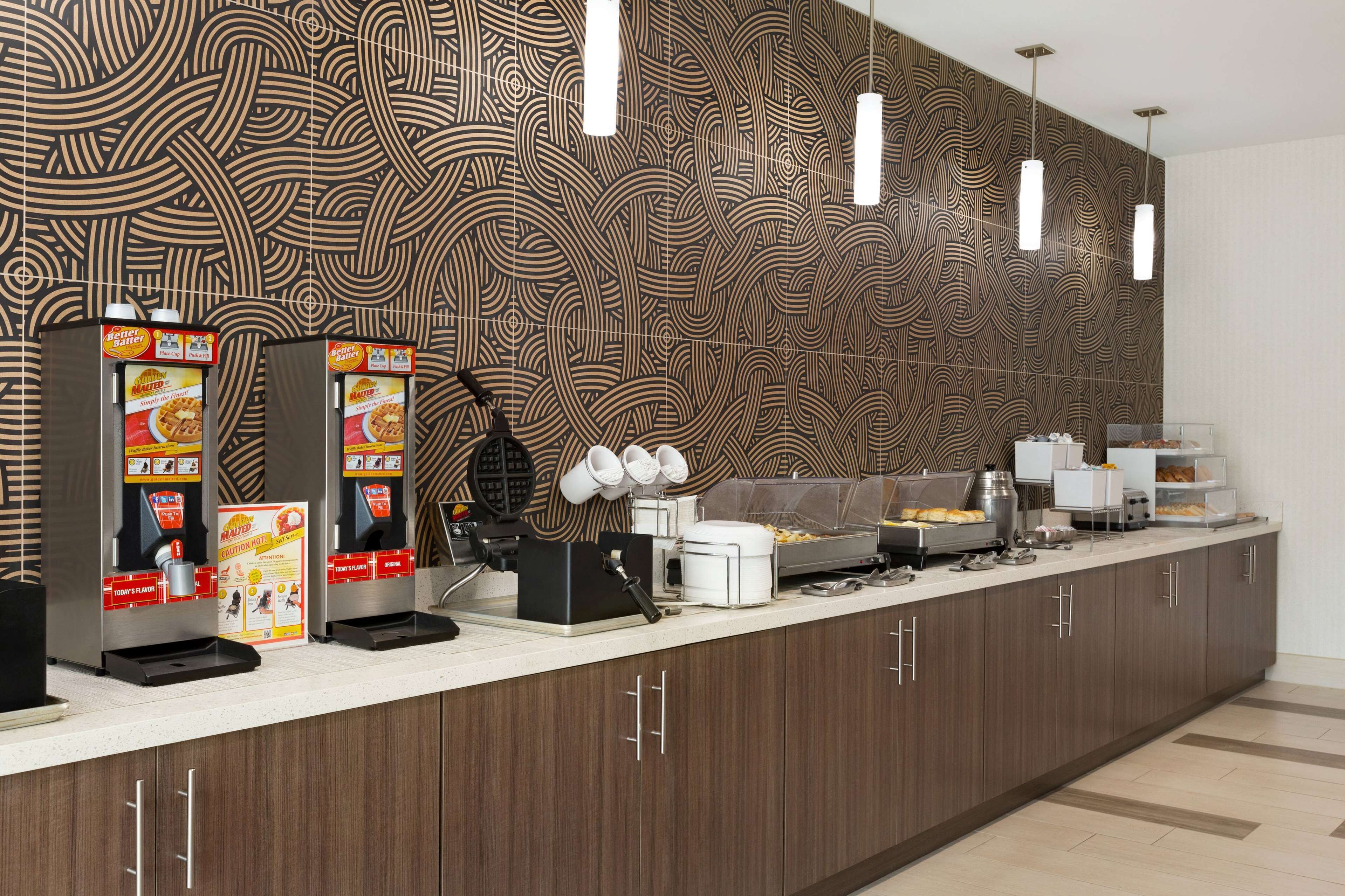 free daily full breakfast