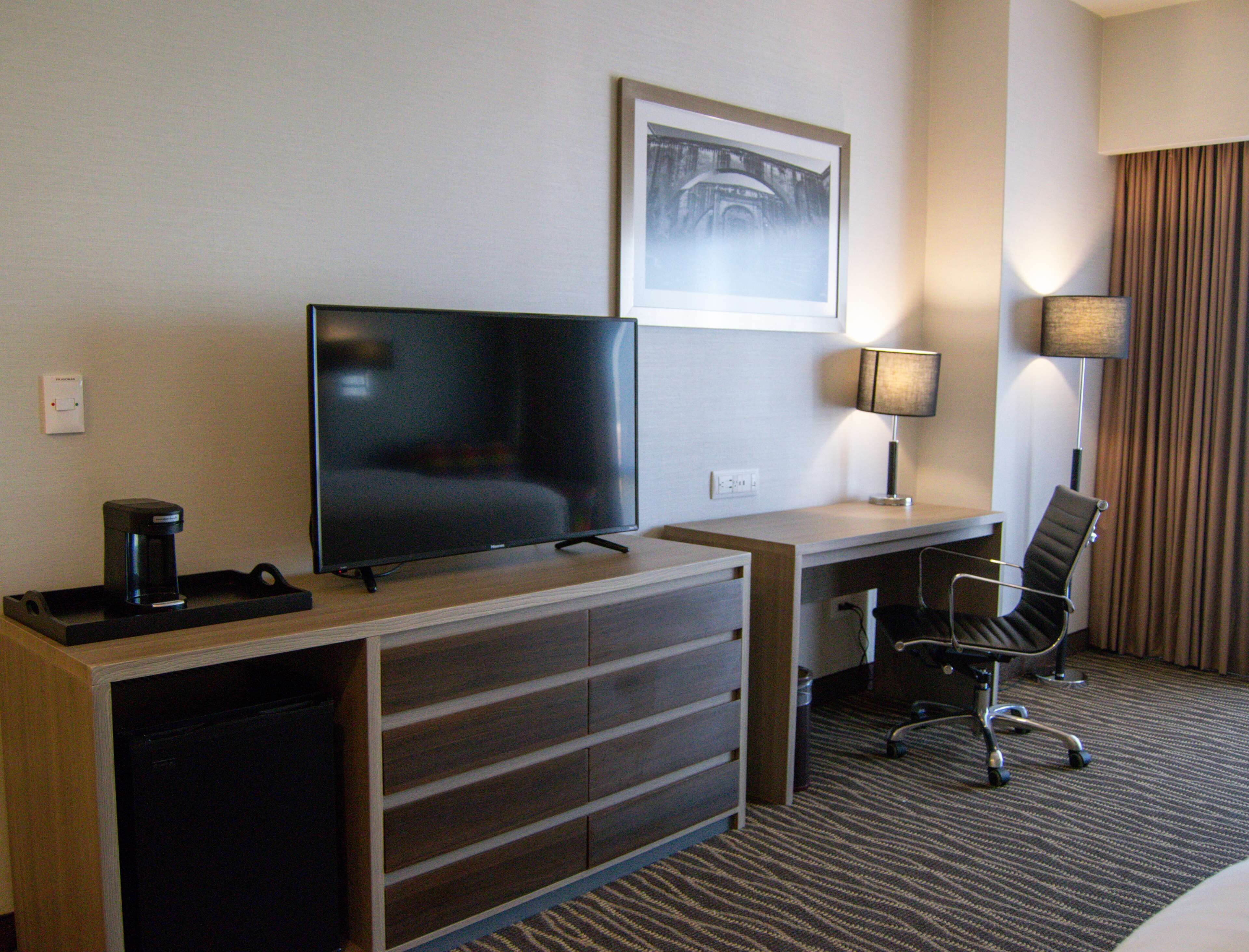 room, 1 king bed | egyptian cotton sheets, premium bedding, in-room safe, desk