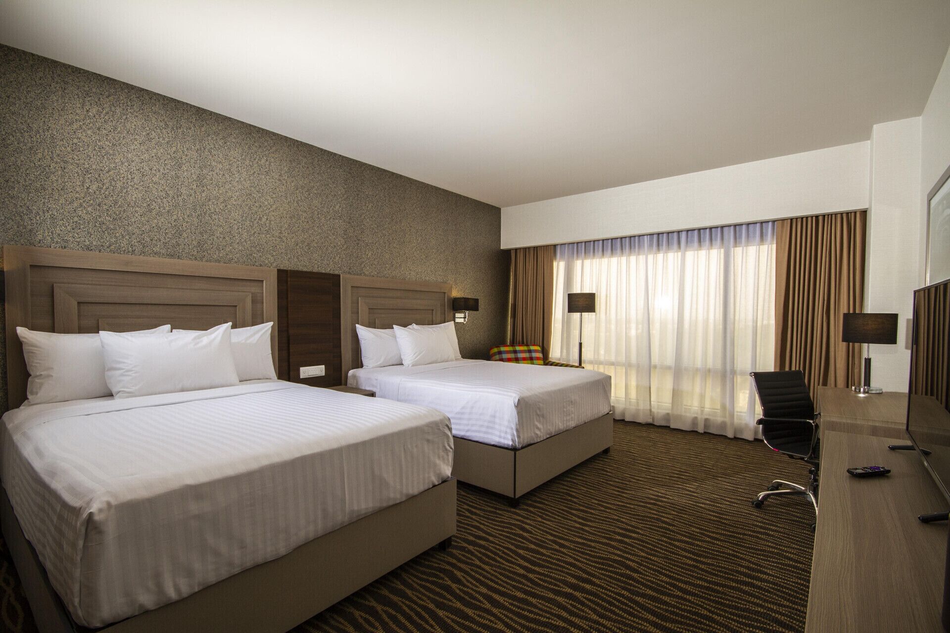 Egyptian cotton sheets, premium bedding, in-room safe, desk