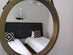 Chambre Standard avec lits jumeaux | Coffre-fort, accès au Wi-Fi (inclus), literie fournie