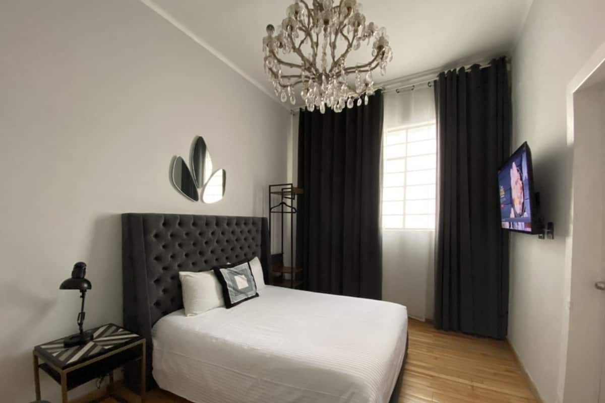 Caja de seguridad en la habitación, wifi gratis y ropa de cama