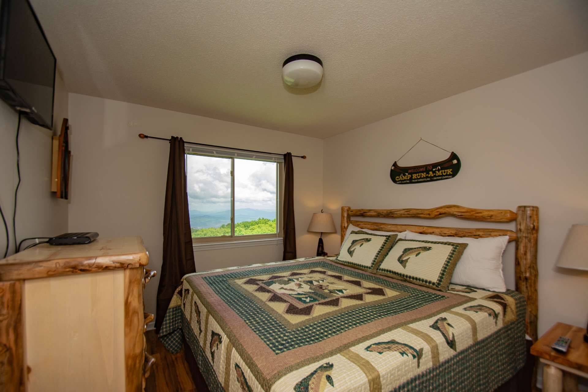 Above Ober Gatlinburg w/VIEWS!! 4mi to downtown - Game Room/Sauna/Communal Hot Tubs