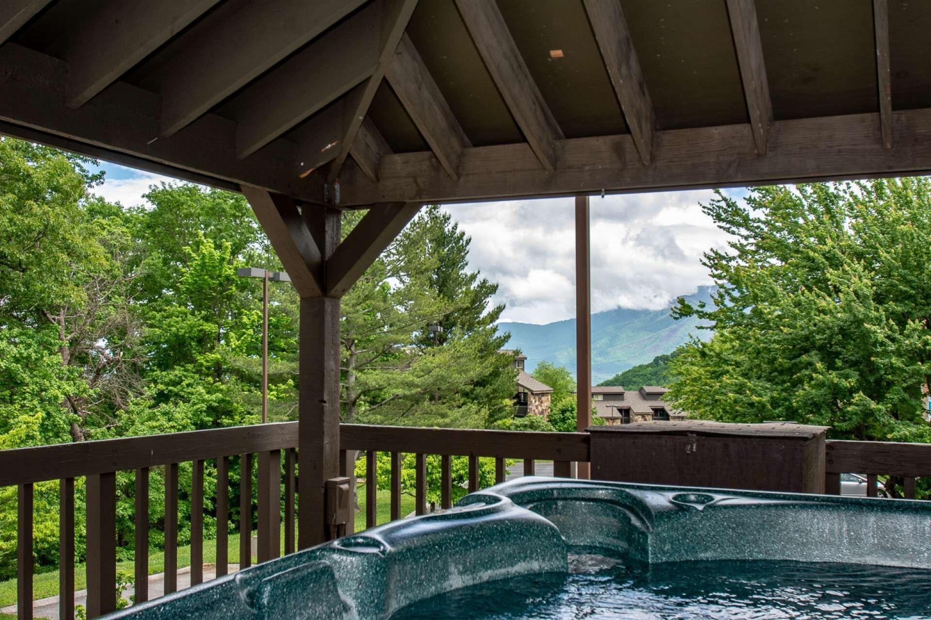 Above Ober Gatlinburg w/VIEWS!! 4mi to downtown - Game Room/Sauna/Communal Hot Tubs
