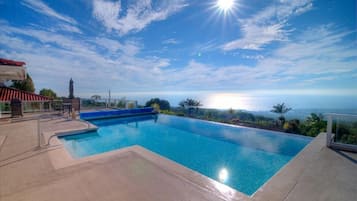 Piscine extérieure, piscine chauffée