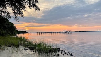 Ubicación a pie de playa, tumbonas y sombrillas