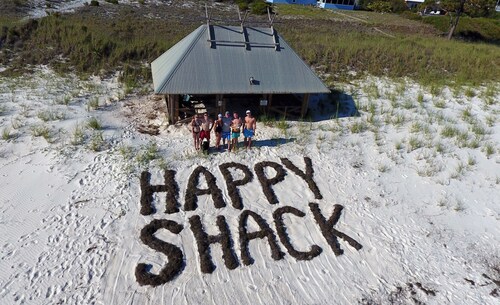 Happy Shack BEACH & BAY! Kayak, paddle boards, tiki hut, firepit, grille, wifi